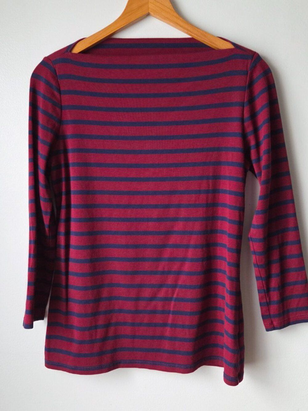 EUC OLD NAVY CLASSIC STRIPED MAROON / BLUE SABRINA NECK 3/4 SLEEVES TOP SZ M